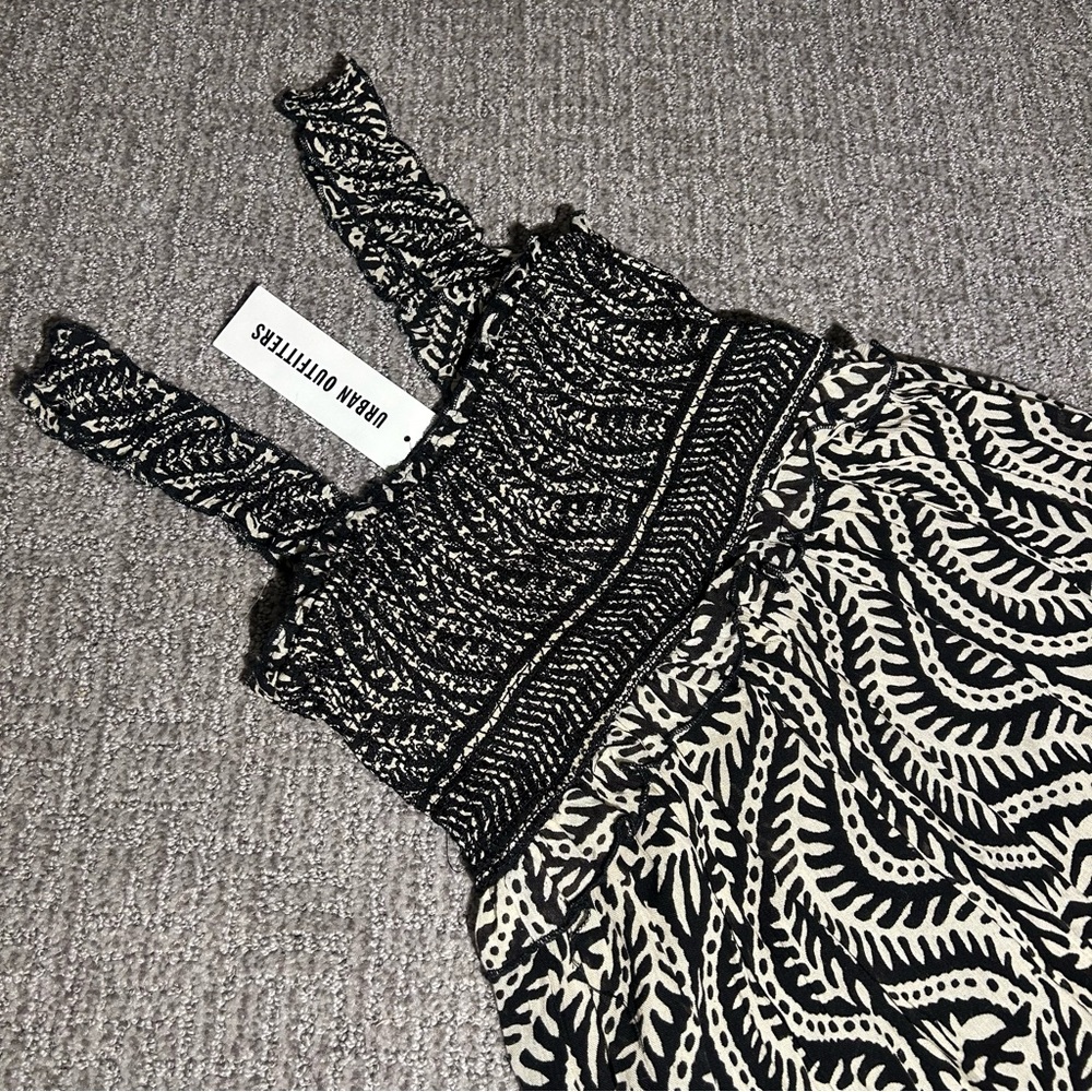 Urban Outfitters NEW Black & Cream Patterned Flowy Jumpsuit w/ Pockets